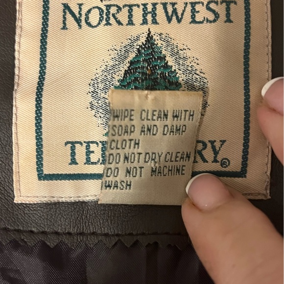 Northwest Territory Faux Leather Vest, size Medium - Picture 5 of 7